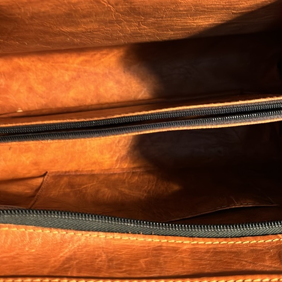 Vintage Embossed Leather Bag - Picture 9 of 10